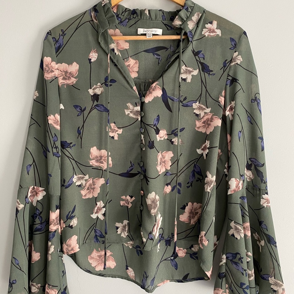 Lucy Paris size small floral blouse